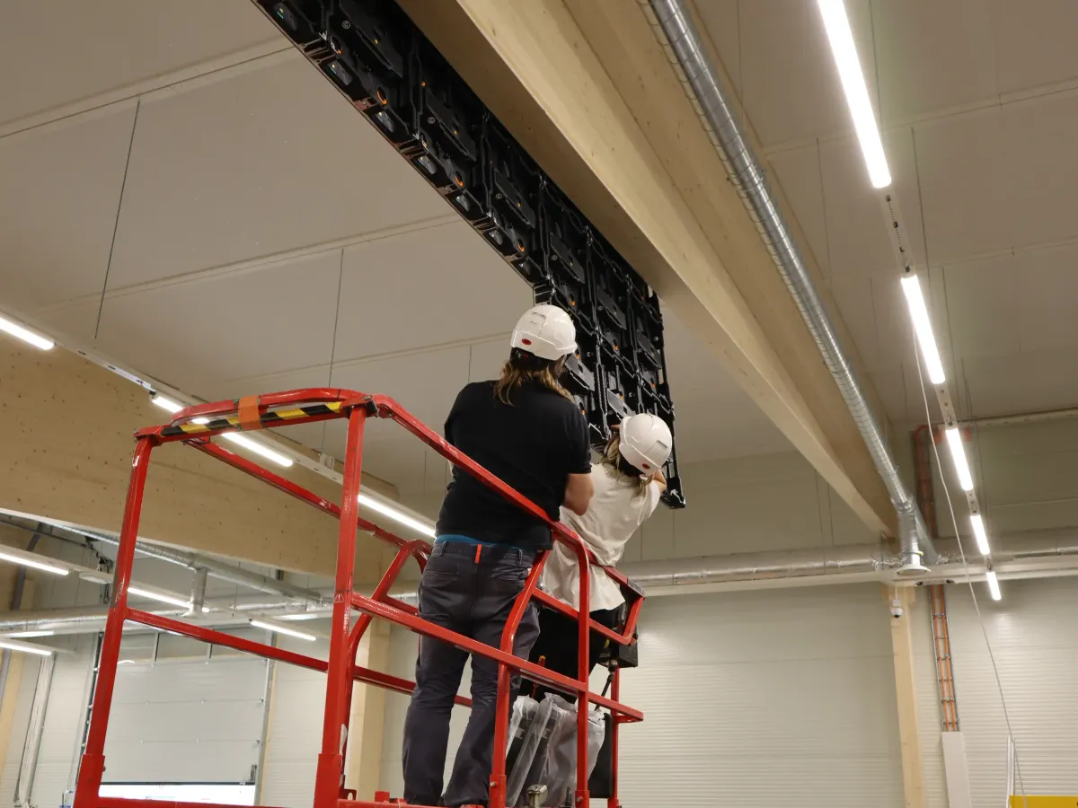 LED-näytön asennus ja huolto